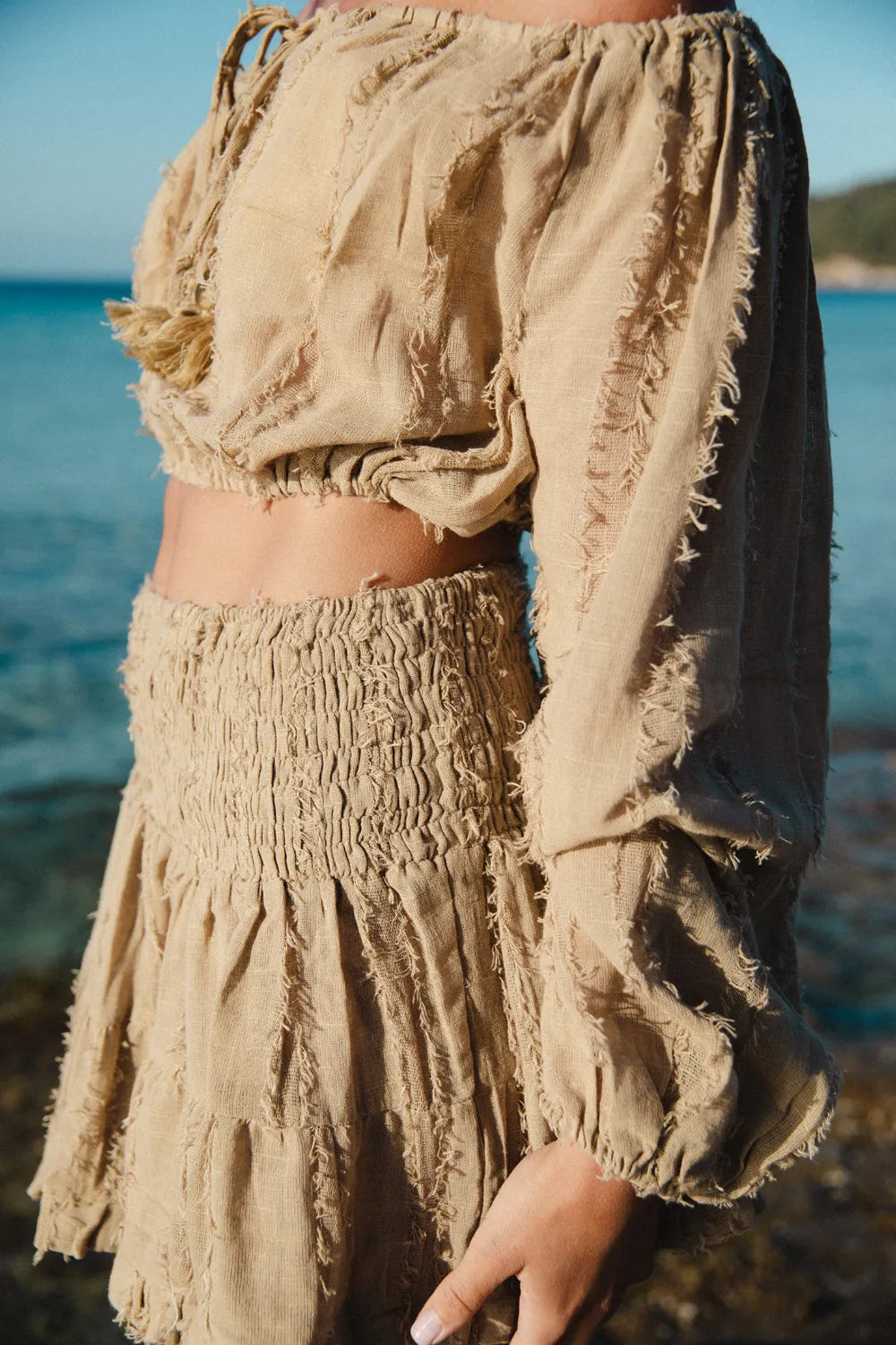 Conjunto de Algodón Tierra Alma - Top Hombros Descubiertos y Falda Arena